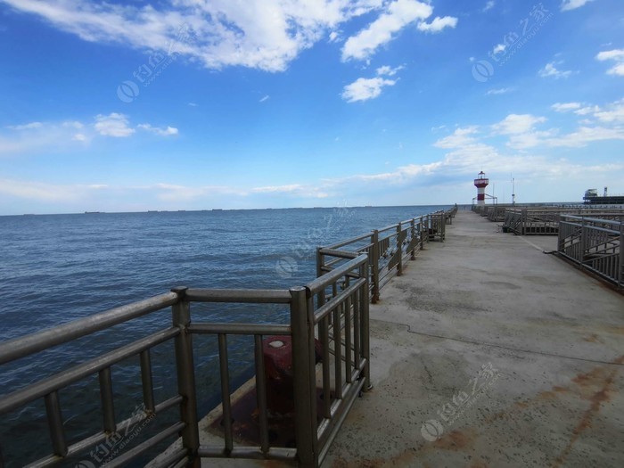 秦皇岛市钓鱼协会休闲海钓基地，北戴河欢乐湾（东山码头）海钓场。