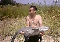 《水库钓鱼视频》水库海竿钓获50斤大青鱼